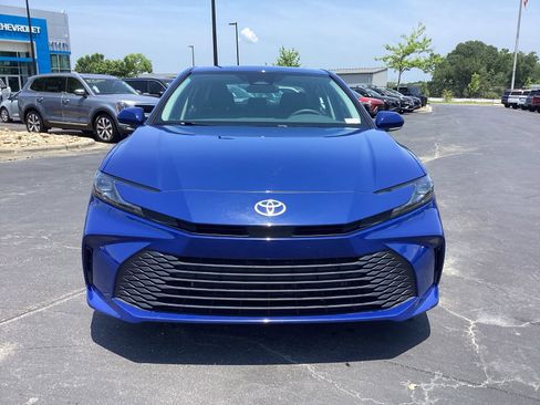 Used 2025 Toyota Camry LE image 4