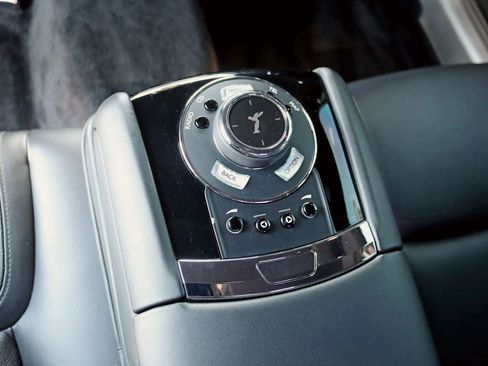 Used 2015 Rolls-Royce Ghost RWD image 34