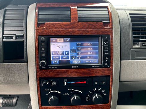 Used 2008 Dodge Durango SLT w/ Technology Group II image 29