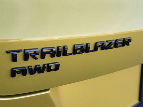 Used 2023 Chevrolet TrailBlazer RS w/ Sun and Liftgate Package image 21