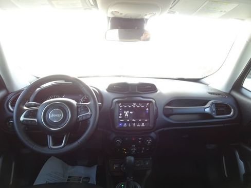 Used 2022 Jeep Renegade Latitude AWD/4WD image 11