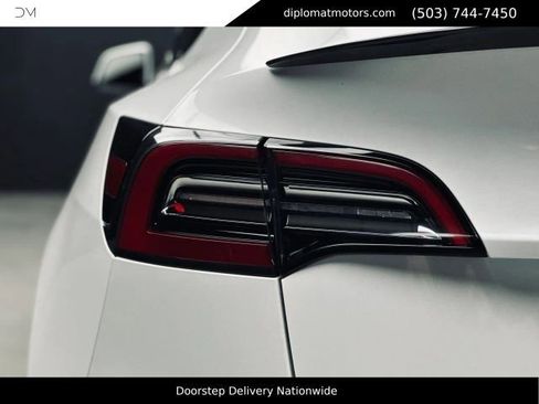 Used 2021 Tesla Model Y Long Range AWD/4WD image 16