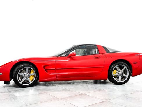 Used 2000 Chevrolet Corvette Coupe RWD image 4