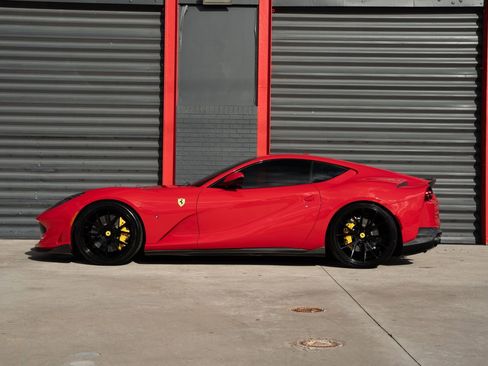 Used 2018 Ferrari 812 Superfast image 2