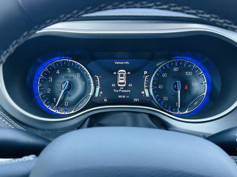 Used 2023 Chrysler Pacifica Touring-L w/ S Appearance Package image 19