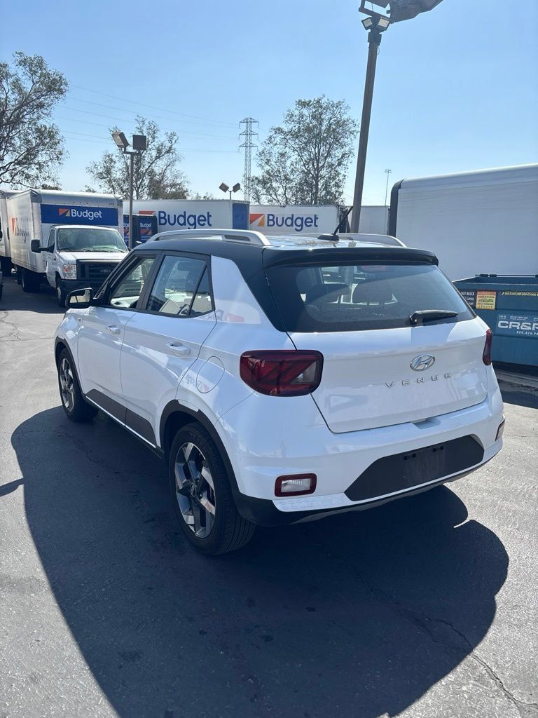 Used 2025 Hyundai Venue Limited FWD image 6