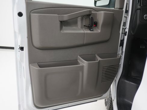 Used 2017 Chevrolet Express 3500 LT w/ LT Preferred Equipment Group image 12