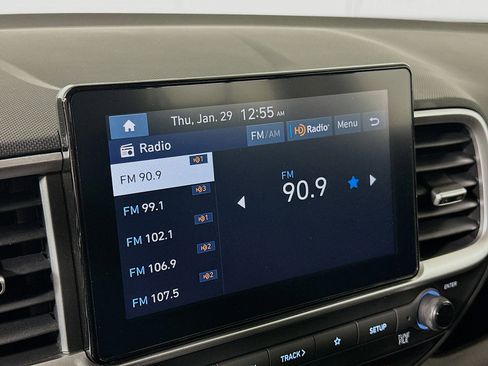 Used 2025 Hyundai Venue SEL image 21