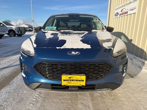 Used 2022 Ford Escape SE w/ Cold Weather Package image 3