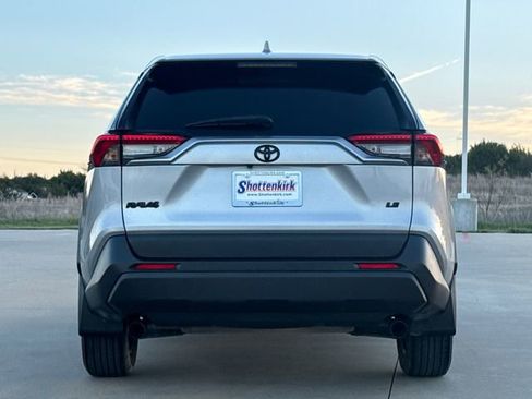 Used 2023 Toyota RAV4 LE image 7