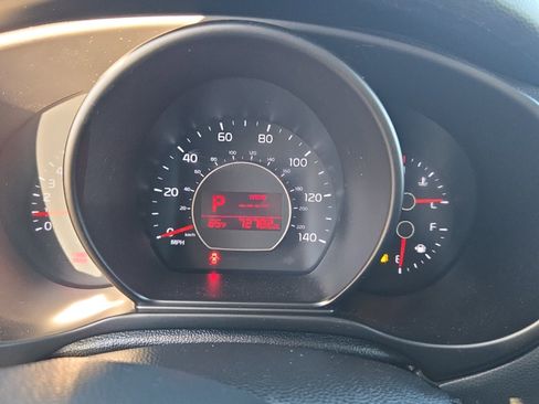 Used 2016 Kia Soul + FWD image 10