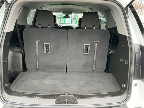 Used 2023 GMC Acadia SLE image 15