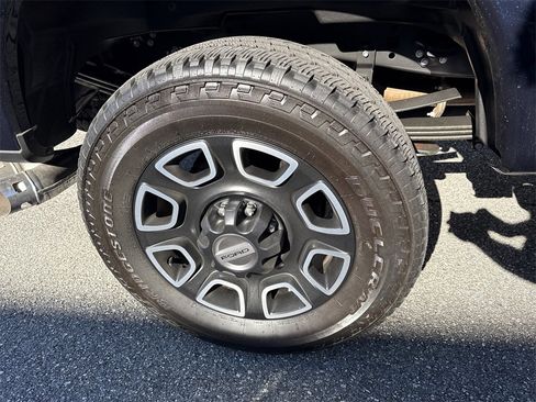 Used 2024 Ford F250 Platinum image 14