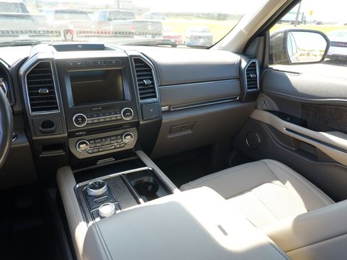 Used 2018 Ford Expedition Max Limited w/ Equipment Group 301A AWD/4WD image 21