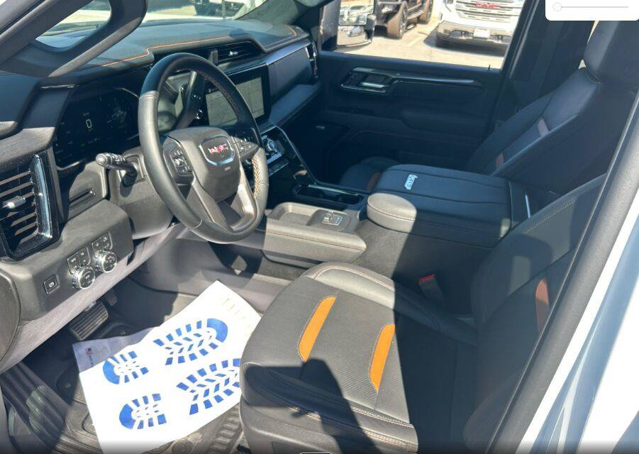 Used 2026 GMC Sierra 2500 AT4 AWD/4WD image 4