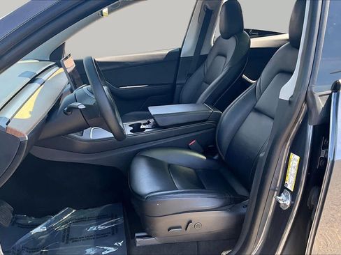 Used 2022 Tesla Model Y Long Range AWD/4WD image 7