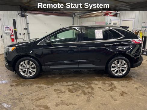 Used 2024 Ford Edge Titanium image 2