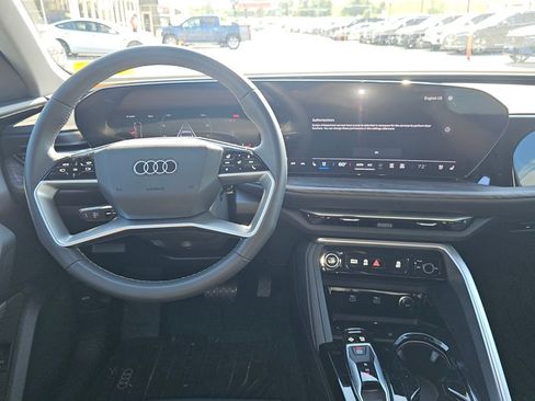 Used 2025 Audi Q5 Premium Plus w/ Premium Plus AWD/4WD image 2