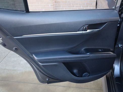 Used 2019 Toyota Camry SE image 16