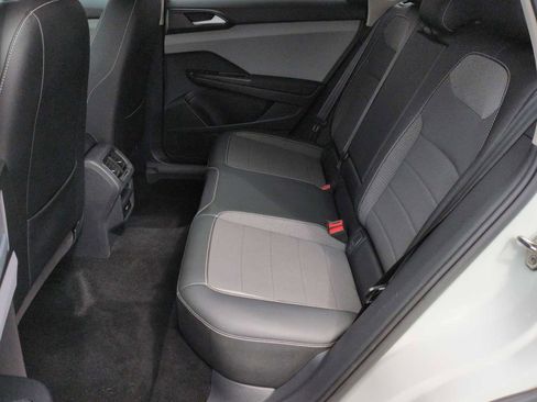 Used 2022 Volkswagen Taos SE image 20