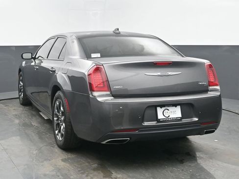 Used 2017 Chrysler 300 S w/ 300S Premium Group image 4