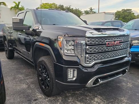 Used 2023 GMC Sierra 2500 Denali w/ Denali Black Diamond Edition AWD/4WD image 2