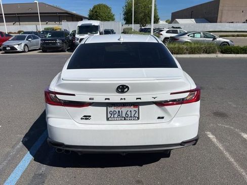 Used 2025 Toyota Camry SE image 6
