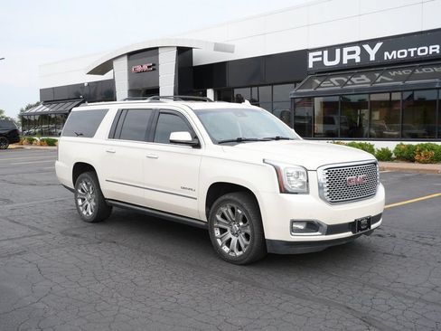 Used 2015 GMC Yukon XL Denali w/ Premium Package AWD/4WD image 3