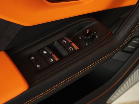 Used 2022 Lamborghini Urus AWD/4WD image 26
