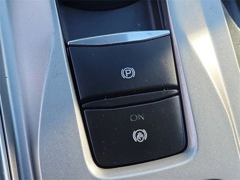 Certified 2021 Ford Explorer XLT w/ Equipment Group 202A image 17