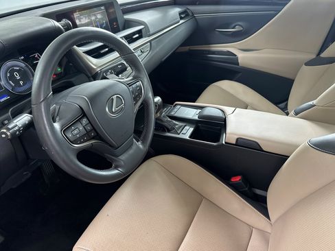 Certified 2020 Lexus ES 300h w/ Premium Package FWD image 11