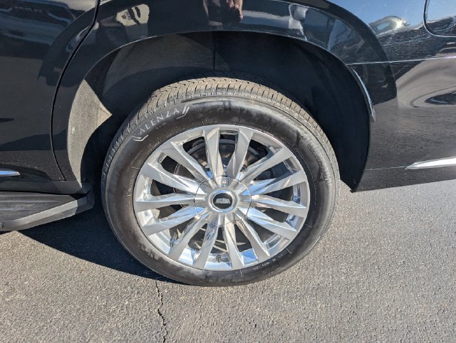 Used 2023 Cadillac Escalade Premium Luxury w/ LPO, Floor Liner Package AWD/4WD image 18
