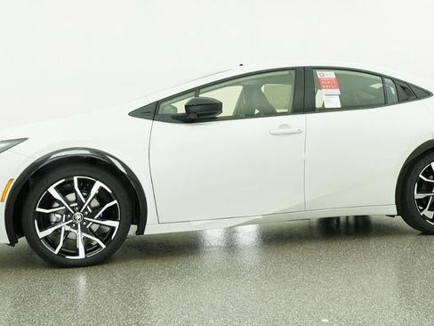 New 2026 Toyota Prius Plug-In Hybrid FWD image 18