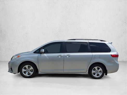 Used 2019 Toyota Sienna LE FWD image 9