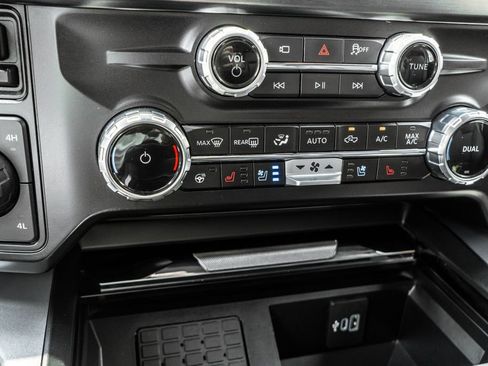 Used 2025 Ford F350 Lariat w/ Lariat Ultimate Package AWD/4WD image 9