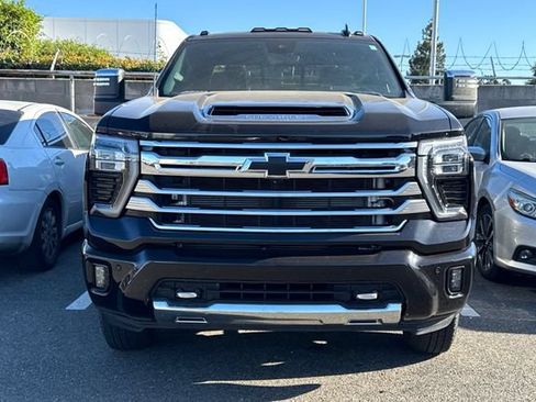 Used 2024 Chevrolet Silverado 3500 High Country w/ High Country Premium Package AWD/4WD image 3