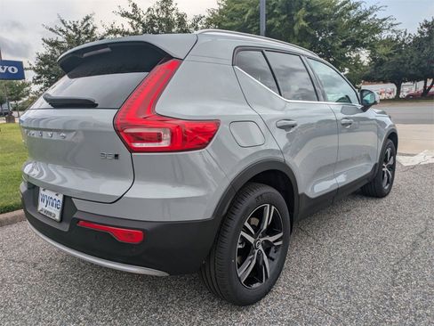 New 2025 Volvo XC40 B5 Core w/ Protection Package Premier image 4