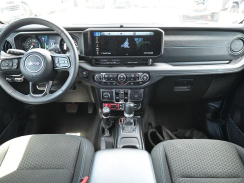Used 2025 Jeep Wrangler Unlimited Rubicon 4xe w/ Convenience Group AWD/4WD image 27