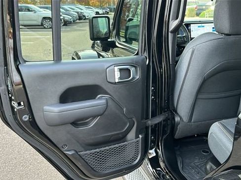 Used 2024 Jeep Wrangler Unlimited w/ Convenience Group AWD/4WD image 22