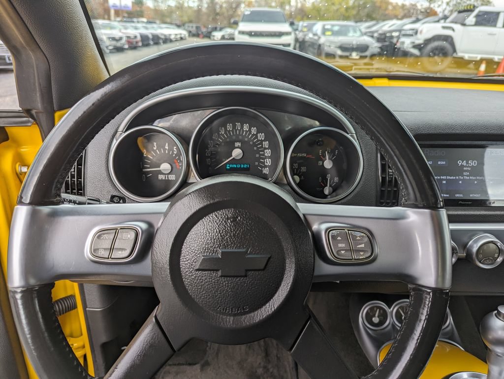 Used 2004 Chevrolet SSR w/ Preferred Equipment Group RWD image 17