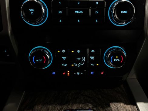 Used 2019 Ford F250 Lariat w/ Lariat Value Package image 28