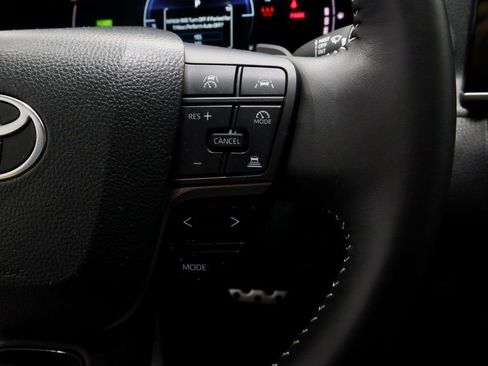 Used 2025 Toyota Camry SE image 28