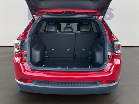 New 2026 Jeep Compass Latitude image 14