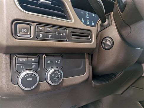 Used 2022 GMC Yukon SLT w/ SLT Premium Package AWD/4WD image 17