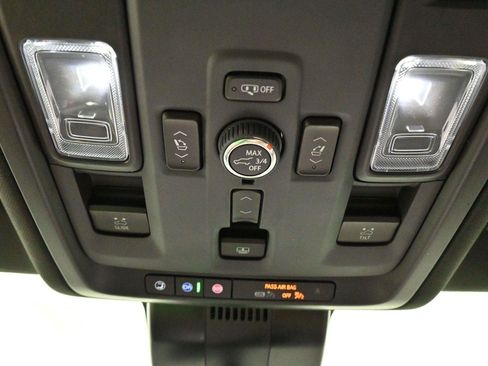 Used 2025 GMC Yukon Denali Ultimate AWD/4WD image 32