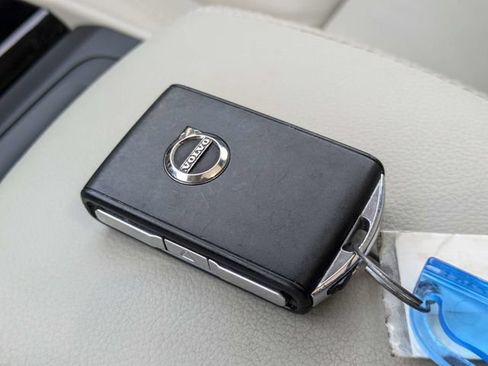 Certified 2024 Volvo XC40 B5 Plus AWD/4WD image 37