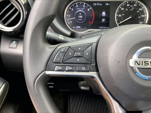 Used 2018 Nissan Kicks SV image 16