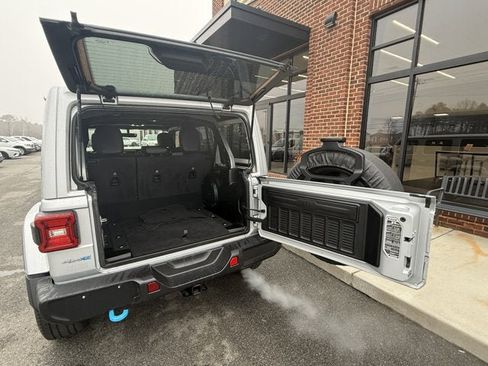 Used 2023 Jeep Wrangler Sahara w/ Cold Weather Group image 13