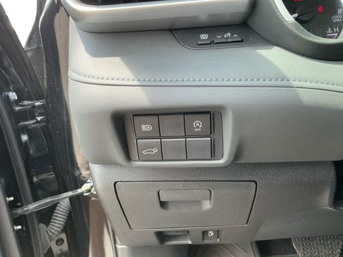 Used 2023 Toyota Highlander XLE FWD image 20