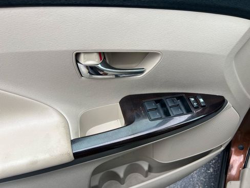 Used 2011 Toyota Venza AWD image 16